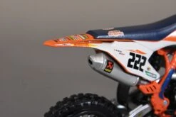 Maquette KTM 450 SX-F Cairoli échelle 1/10 13 Maquette KTM 450 SX-F Cairoli échelle 1/10 -Outils De Moto PhotosMaquette 019