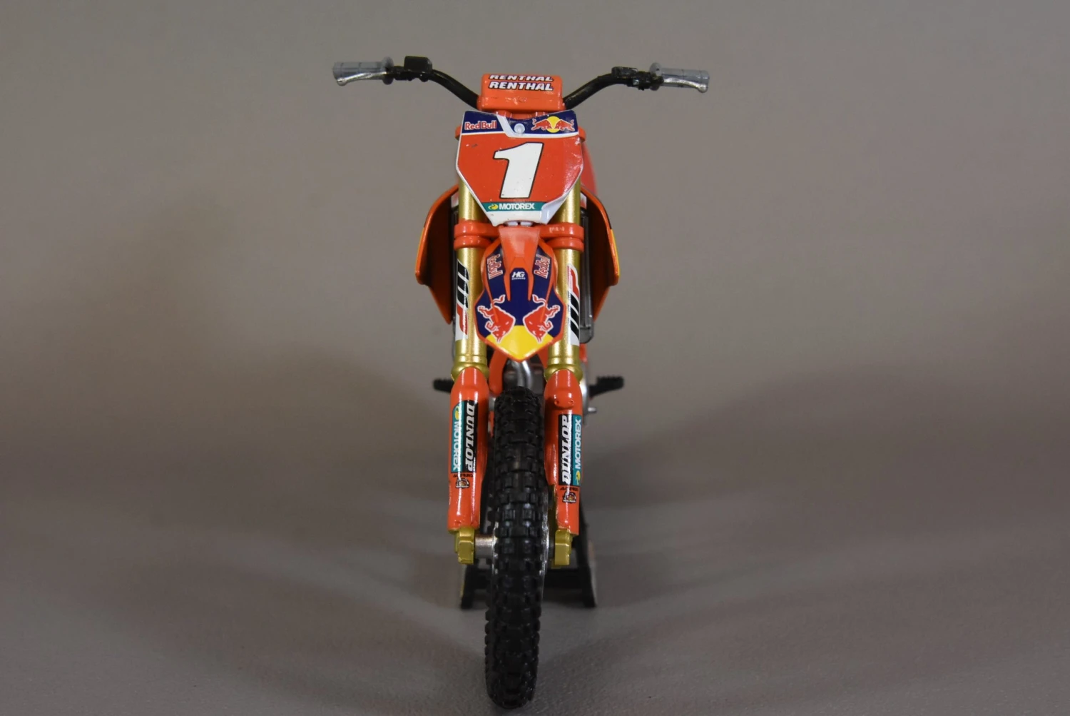 Maquette KTM 450 SX-F Dungey échelle 1/10 4 Maquette KTM 450 SX-F Dungey échelle 1/10 – Image 2