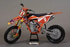 Maquette KTM 450 SX-F Dungey échelle 1/10 11 Maquette KTM 450 SX-F Dungey échelle 1/10 -Outils De Moto PhotosMaquette 032