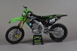 Maquette Kawasaki 250 KX-F Moreau échelle 1/12 -Outils De Moto PhotosMaquette2 020